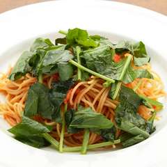 サッとオリーブオイルで『越谷産ほうれん草 トマトパスタ』