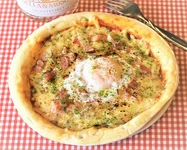 ■彩の国たまご使用。
ナポリ風パリッと旨い生地とまったりした半熟卵、ベーコンのうま味とピリッと辛い黒こしょうの定番の味をお楽しみください