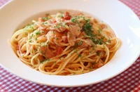 当店シェフの大好物でイタリア、アマトリ地方の定番トマトソーｽ玉ねぎとベーコンが主役
【アレルギー情報】小麦