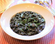 本物のイカ墨の美味しさがわかるようシンプルにシチリア風にレモンで仕上げました