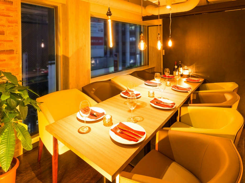 落ち着いて食事ができる、大小さまざまな個室