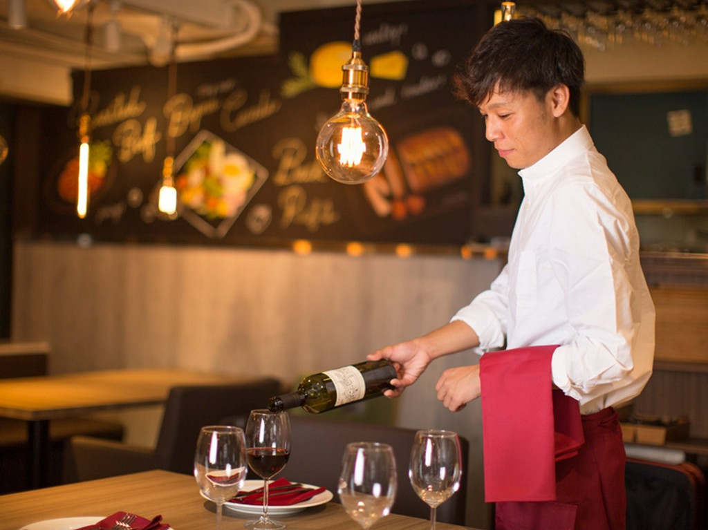 厳選した世界各国のワイン・スパークリングワイン３０種以上