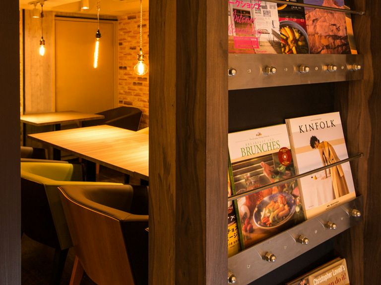 本棚の奥に隠された秘密の空間