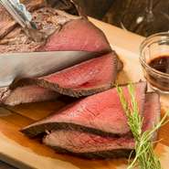 ※飲み放題は時間により料金が異なります。2時間1100円、3時間1650円、無制限2200円です。金土祝前は2時間制となっております。無制限・3時間をご希望のお客様は店舗に直接お電話にてお問い合わせください。
※写真はイメージです。
※他のお客様が先に入っている場合、時間制限を設ける場合がございます。その場合は、こちらから連絡いたしますので予めご了承下さい。