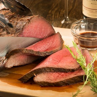 ジューシーな『自家製ローストビーフ～特製赤ワインソース～』