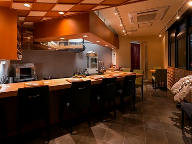 落ち着いた雰囲気の空間でゆったりとお過ごしください