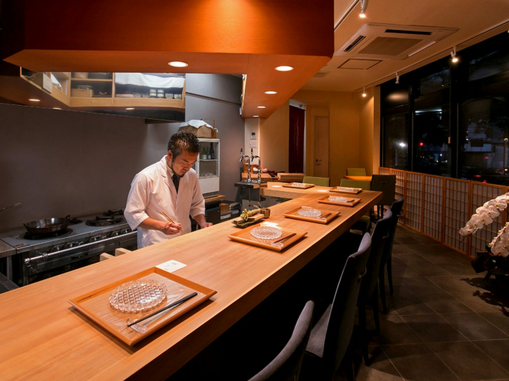 風雅の地・池田山の隠れ家料理店で、温かなもてなしが叶う