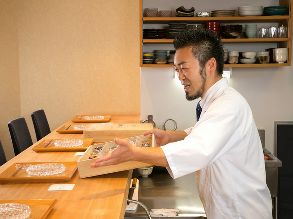 店主のモットー“美・楽・笑・幸”を、料理と接客を通して届ける