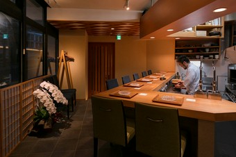 池田山の隠れ家的な日本料理店。四季を映すコースは接待にも人気