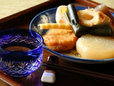 美味しいおでんにお酒はつきもの。季節限定銘柄の日本酒もあり