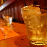 宴会用のコースは2時間飲み放題付き。料理のボリュームもたっぷりなので、心行くまでお酒をいただけます。もっと楽しみたいわがままな方のために3時間のコースもあり。ぜひご利用を。