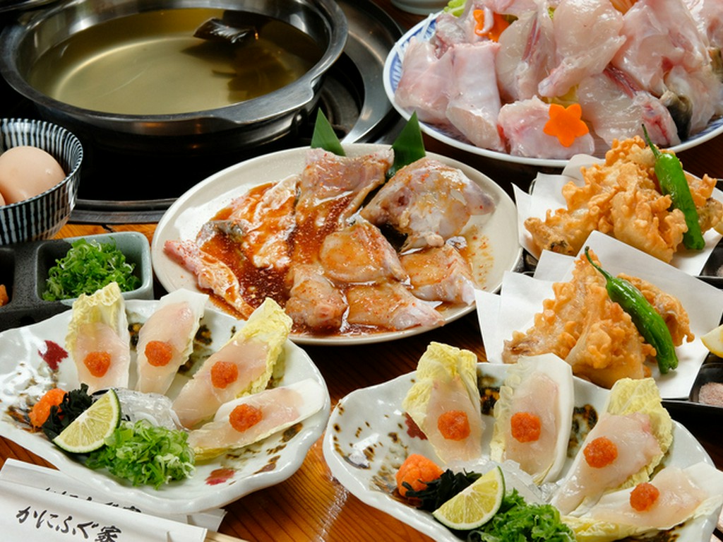 新鮮で上質な「蟹」「フグ」を仕入れ。素材の旨みを堪能