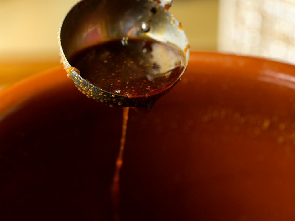 創業65年以来の「秘伝のタレ」。他では味わえない、厳選された肉