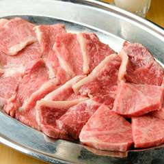 焼くほどに素材本来の甘味がある肉汁溢れる。4種の上質肉が一同に集まるお得な一皿『肉盛り上』
