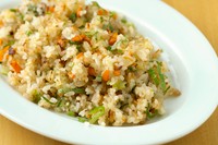 野菜と肉カスで炒め上げた焼き飯です。