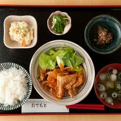 ヘルシーでボリュームもある定食はごはんの大盛無料