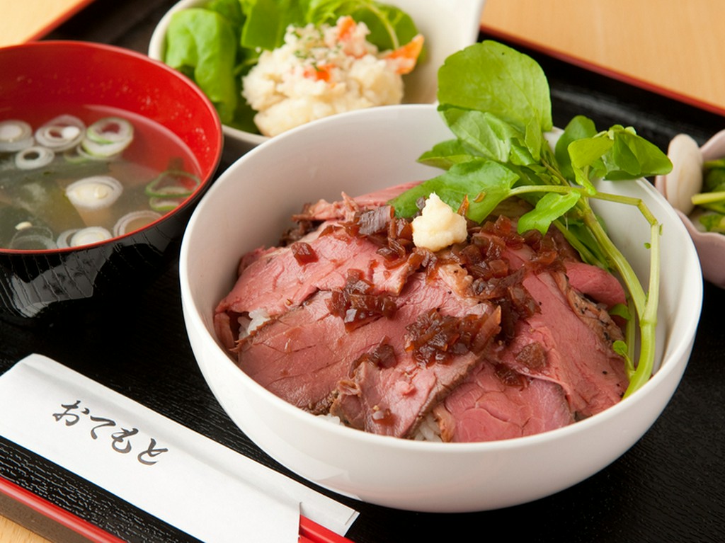 味もお値段も満足！『ローストビーフ丼』などの肉メニュー