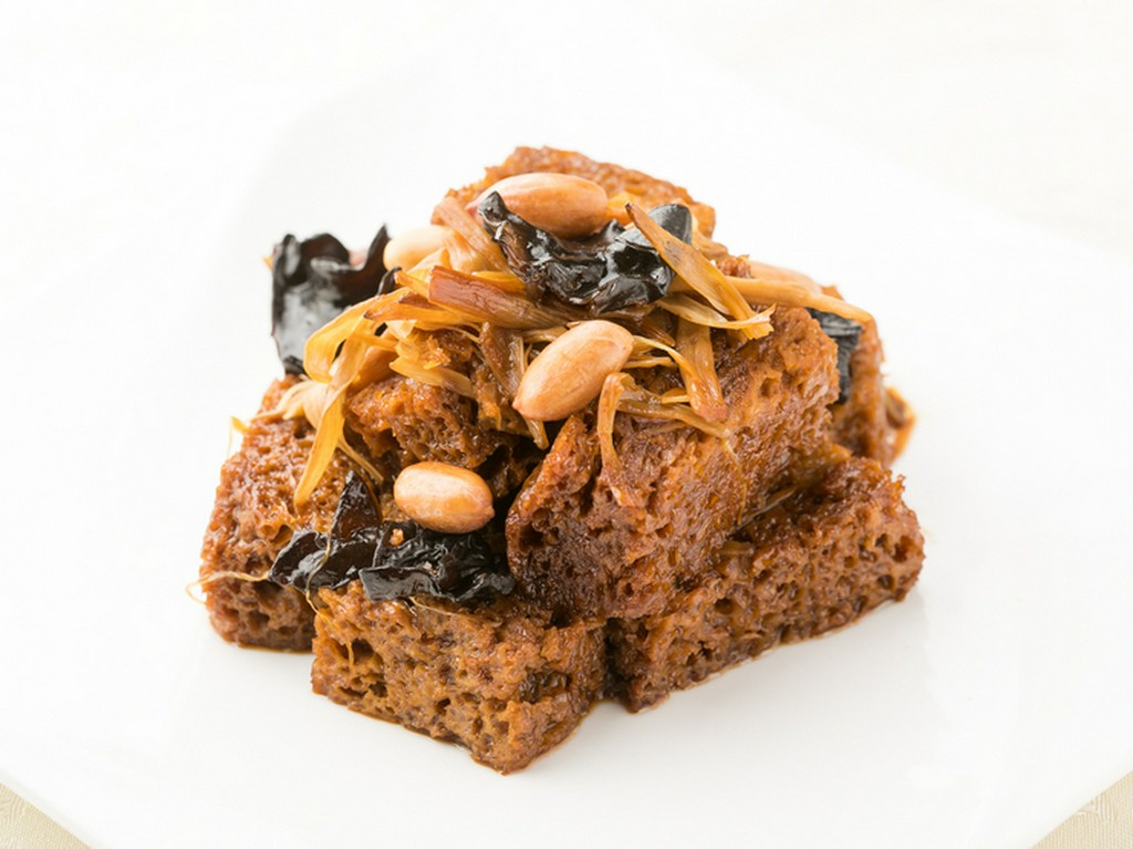 日本人にも馴染み深い味わい『中華風麩と干百合の花の醤油風前菜』