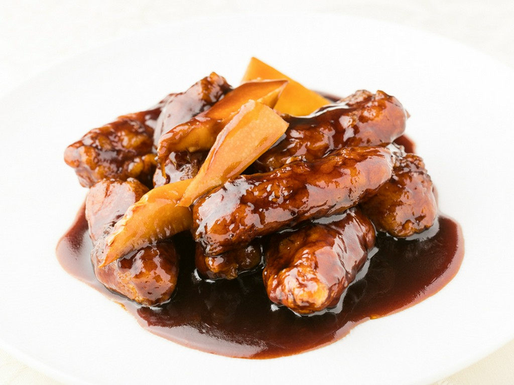 後ひくおいしさを楽しむ『黒酢の酢豚』