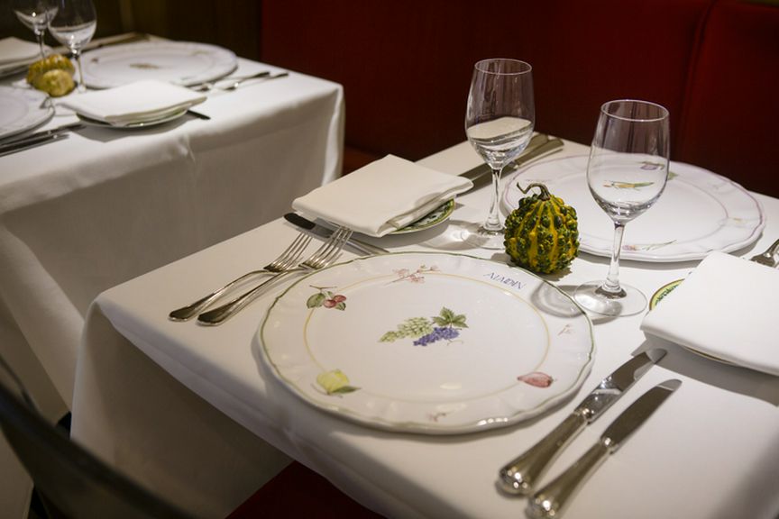 ハンドペイントで絵付けしたフランス・ムスティエの特注皿