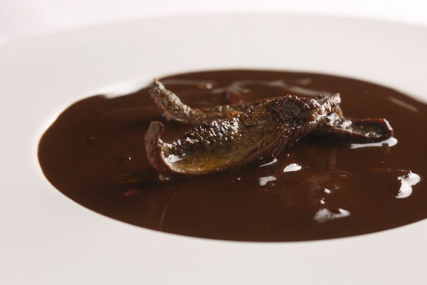 ソースを味わってほしい『山鳩のロースト サルミソース』