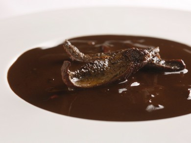 ソースを味わってほしい『山鳩のロースト サルミソース』