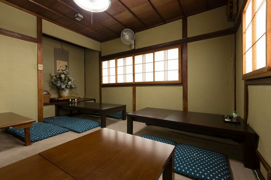 2階の座敷には個室として使える部屋も用意