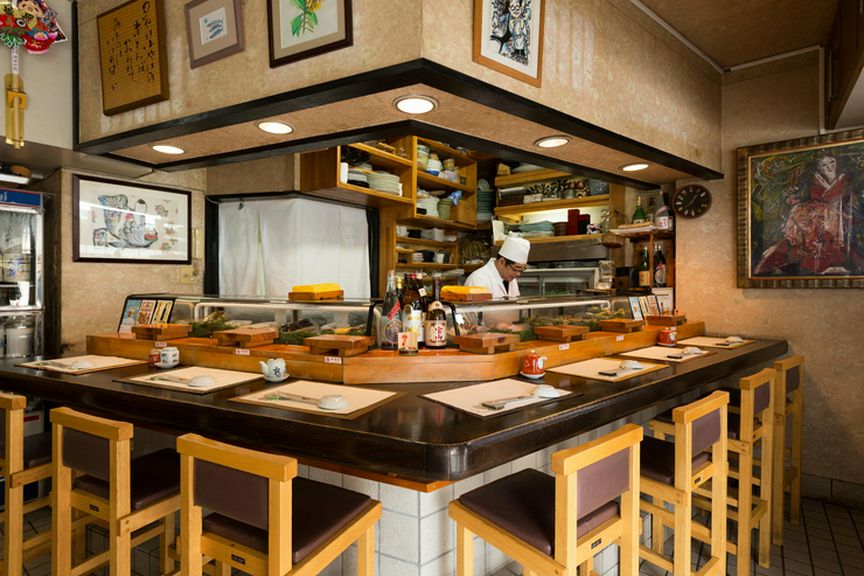 わずか7席のカウンターは、店主との会話も愉しい特等席