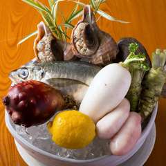 山海の美味に恵まれた地元の食材を主に使っています