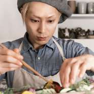 忙しくても常に手抜きなく丁寧に作り上げた一皿一皿を心を込めてお届けし、あらゆるお客様に感動や喜びを感じていただけるように努めています。