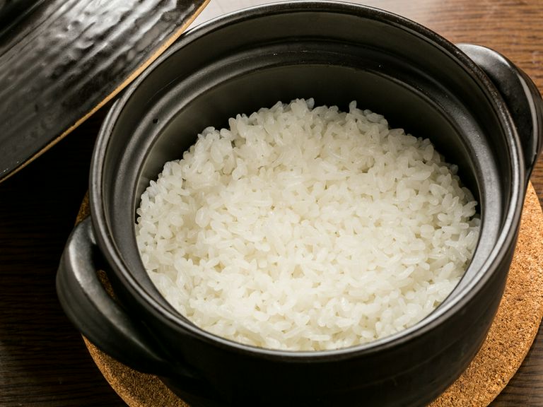 こだわりの吸水と蒸らしでふっくら、もちもち『土鍋ご飯』