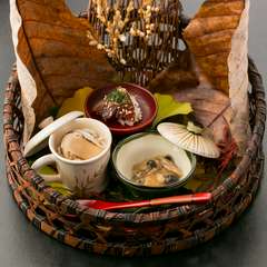 移りゆく四季が感じられるテーマとともに