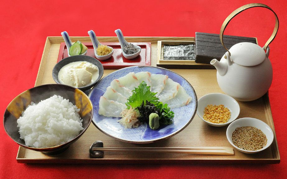 儀兵衛の銀シャリ　鯛のだし茶漬け御膳