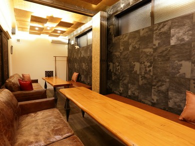 宴会にも利用しやすい、2〜15名様まで入室できる個室
