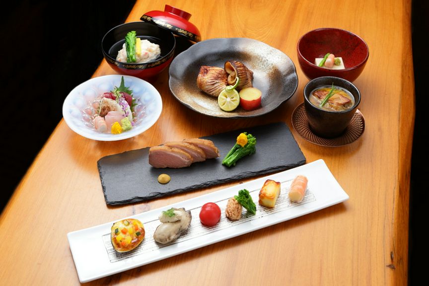 前菜から〆の逸品まで楽しめる『コース料理』