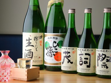 店主厳選の日本酒が揃い踏み。料理に合わせて選べるお酒