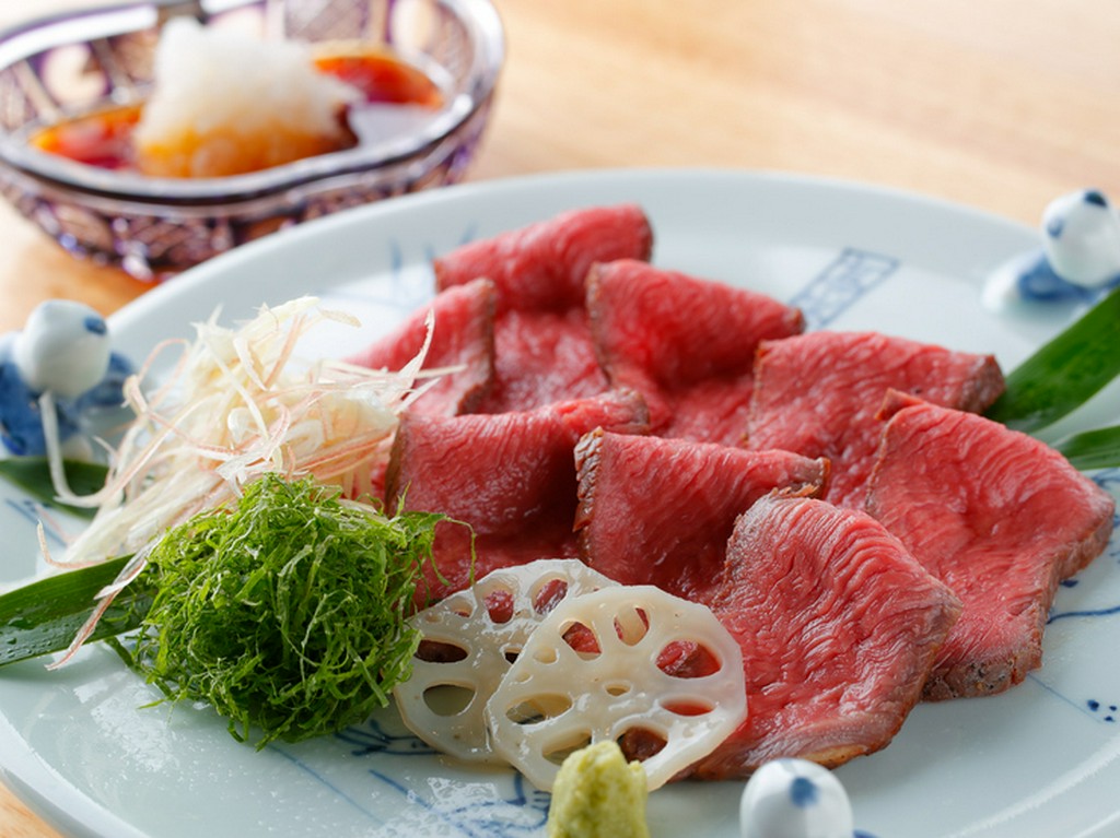 貴重な「シンシン」を使い、和風のおろしポン酢でいただく『こだわりのローストビーフ』