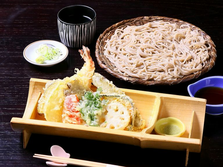旬を感じる『筑膳きせつの天ぷらそば』