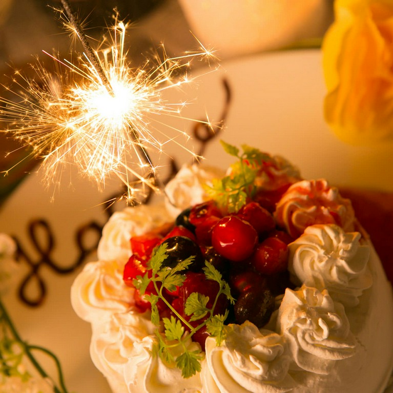 メッセージ入りデザートプレート贈呈