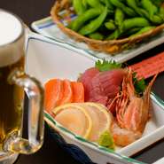 ガッツリ料理をお酒を存分に楽しみたい時や、2次会・3次会などで軽く楽しみたい時、それぞれの希望に合わせて臨機応変に対応してもらえます。料理も飲み放題の内容も、気軽に相談を。