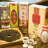 『紹興酒』は3年・10年・15年・20年物が揃っています。年月と共に旨味も複雑になり、濃厚で芳醇な香りを放ちます。酸味は少なくまろやかで、濃い目の味の『火鍋』と合わせて飲めば、より美味しさも増します。