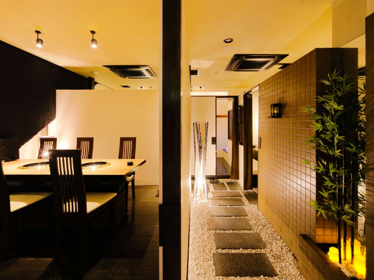 落ち着いた雰囲気のなかで食事を楽しむ事ができる