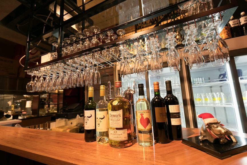 時間無制限の飲み放題を実施！　アラカルトと合わせてもOK！
