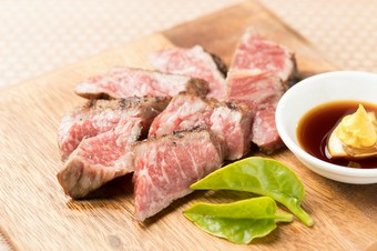 黒毛和牛赤身ステーキ（130g、200g）