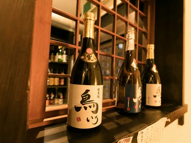 シックで落ち着いた雰囲気の中で、ゆったり美酒佳肴に酔いしれる