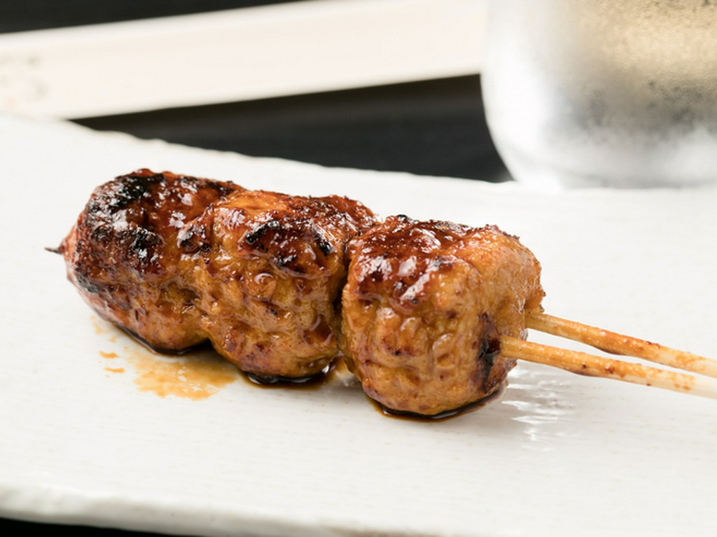 外は香ばしく、中はふっくら。鶏の旨みが凝縮した『つくね』