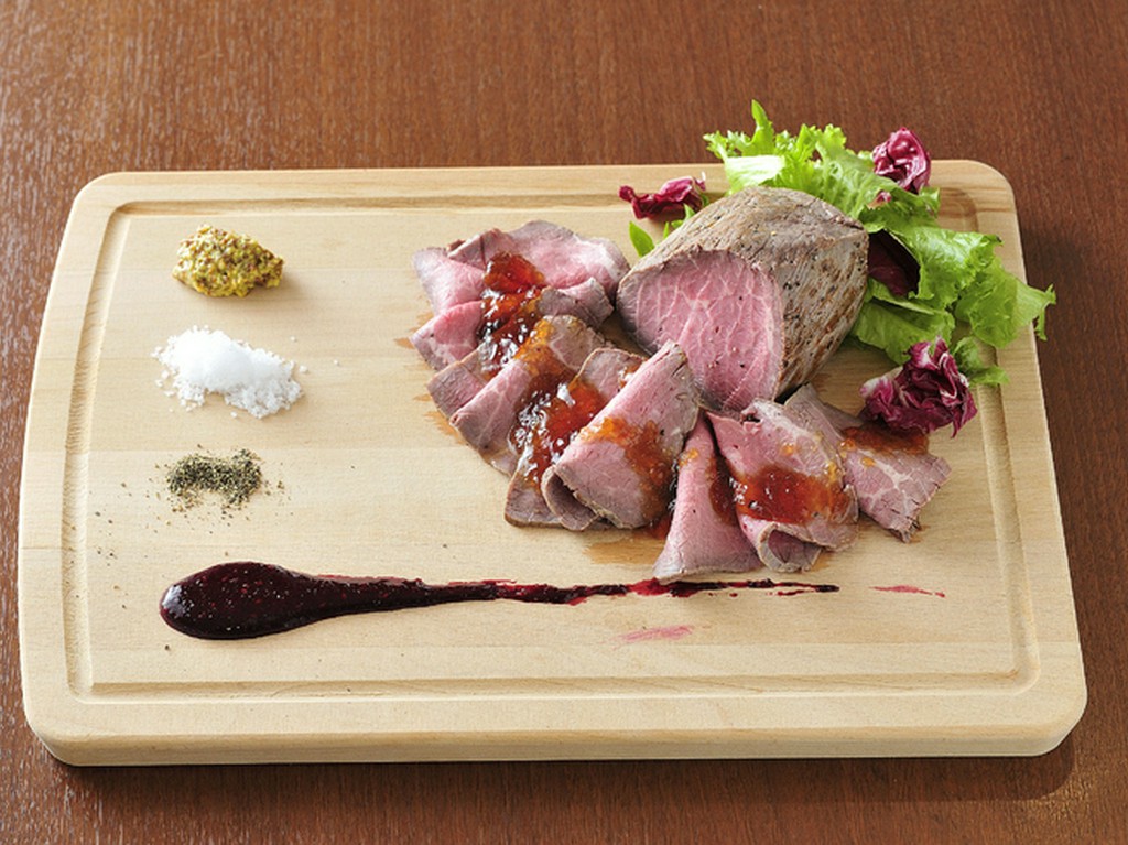 しっとりとしたお肉にワインが進む『ark特製ローストビーフ』