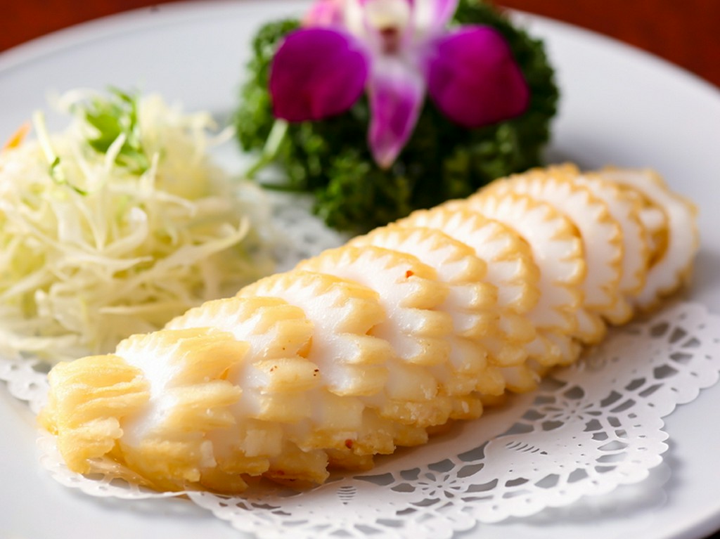 ゆっくり食事ができる雰囲気の店内で、仲間との楽しいひとときを