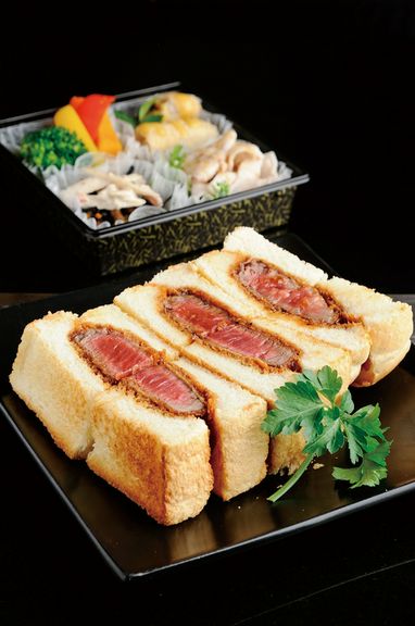 驚きのおいしさ! 食後のお土産に人気の『ビーフカツサンド』