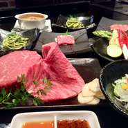 特選黒毛和牛ステーキのサーロイン＆ヒレの贅沢コース
名物「神戸牛ハンバーググラタン」付き

※コース料理の詳細はコースメニューをご覧ください。